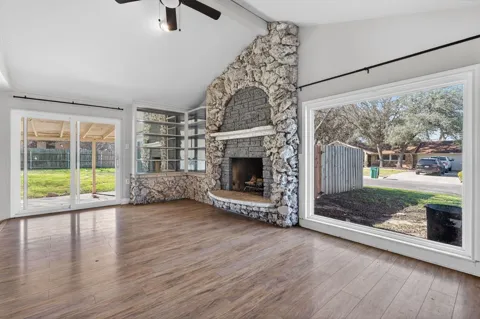 220 W Mockingbird Lane