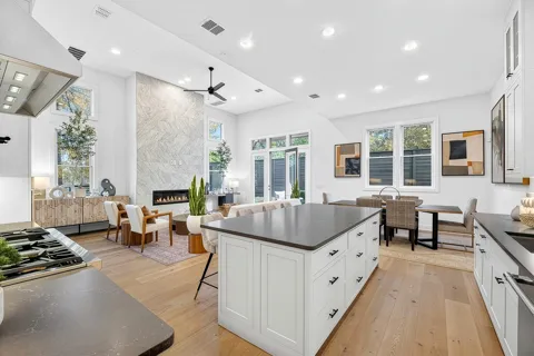 2707 Salek View