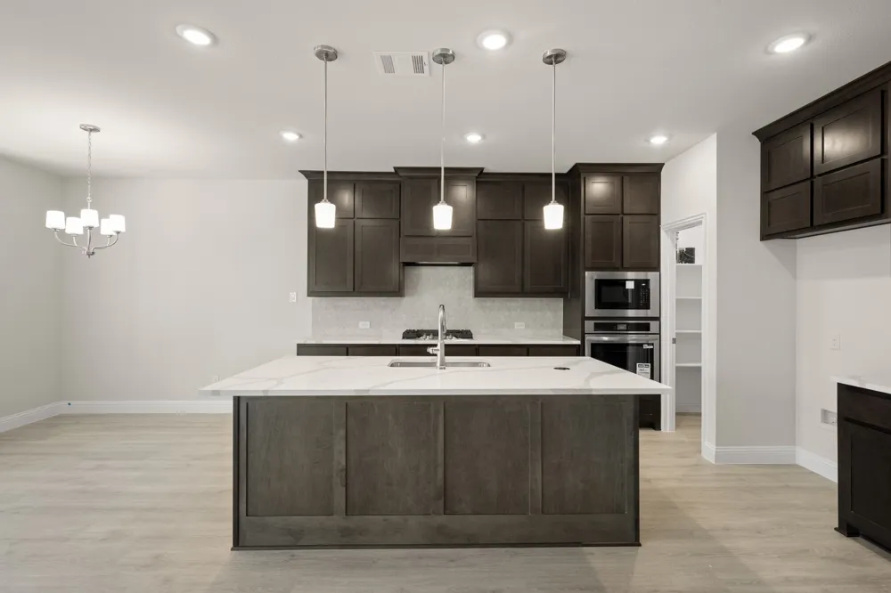 931 Richard Pittmon Drive DeSoto, TX 75115