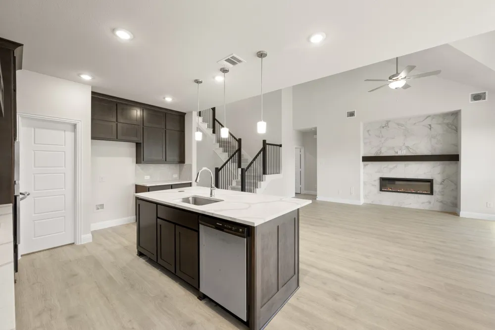 931 Richard Pittmon Drive DeSoto, TX 75115