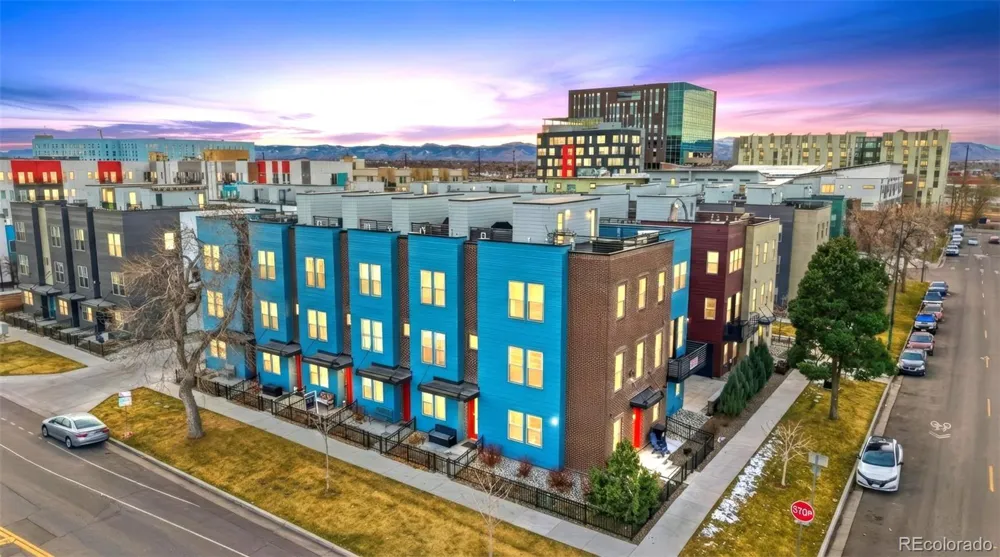 1081 Mariposa Street