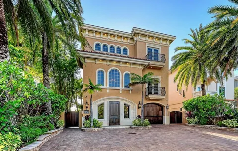 801 SHORE DRIVE