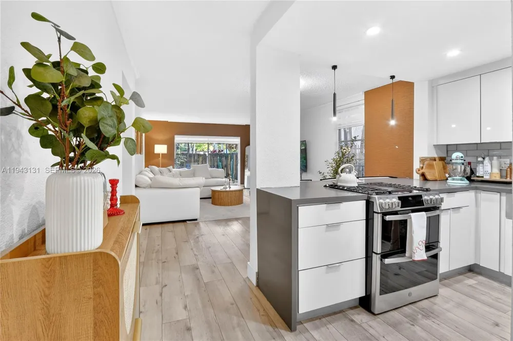 6902 Kendall Dr #E101