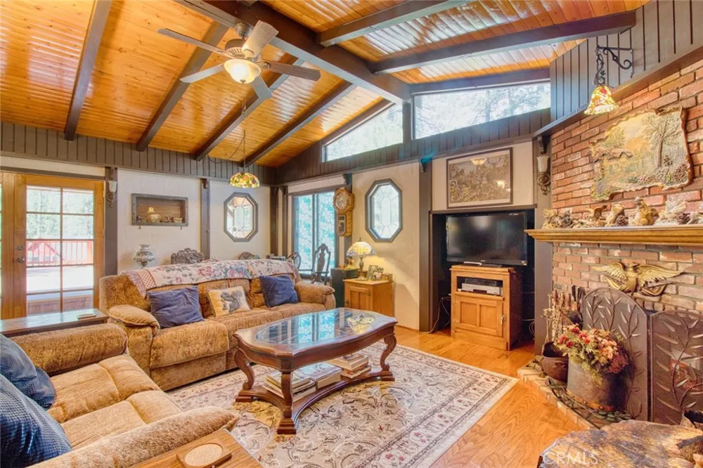 1513 Twin Lakes Wrightwood, CA 92397