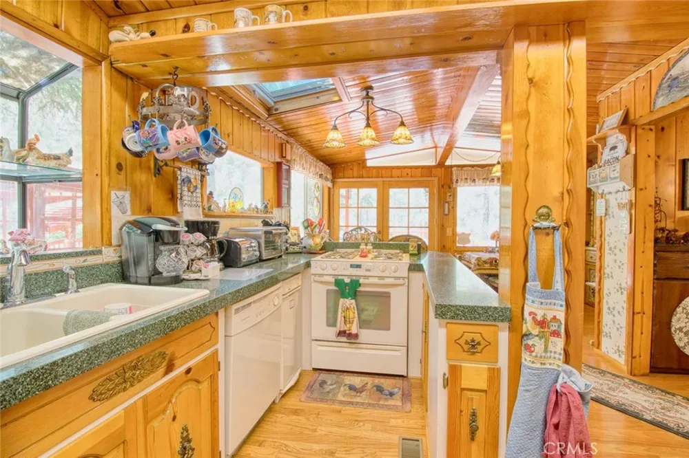 1513 Twin Lakes Wrightwood, CA 92397