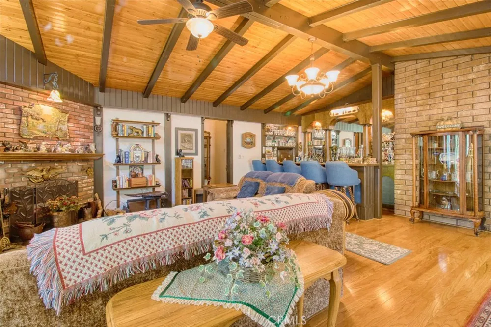 1513 Twin Lakes Wrightwood, CA 92397