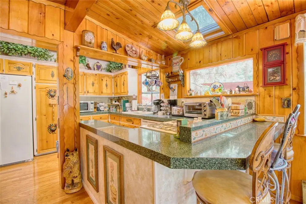1513 Twin Lakes Wrightwood, CA 92397
