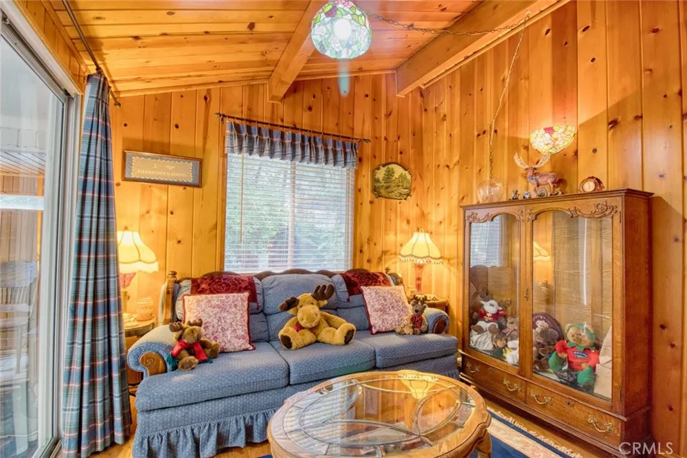 1513 Twin Lakes Wrightwood, CA 92397