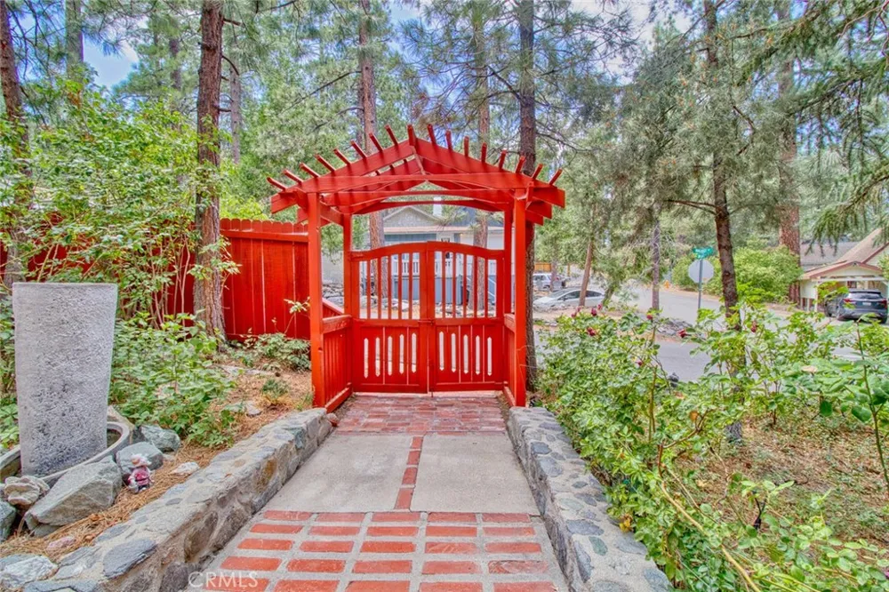 1513 Twin Lakes Wrightwood, CA 92397