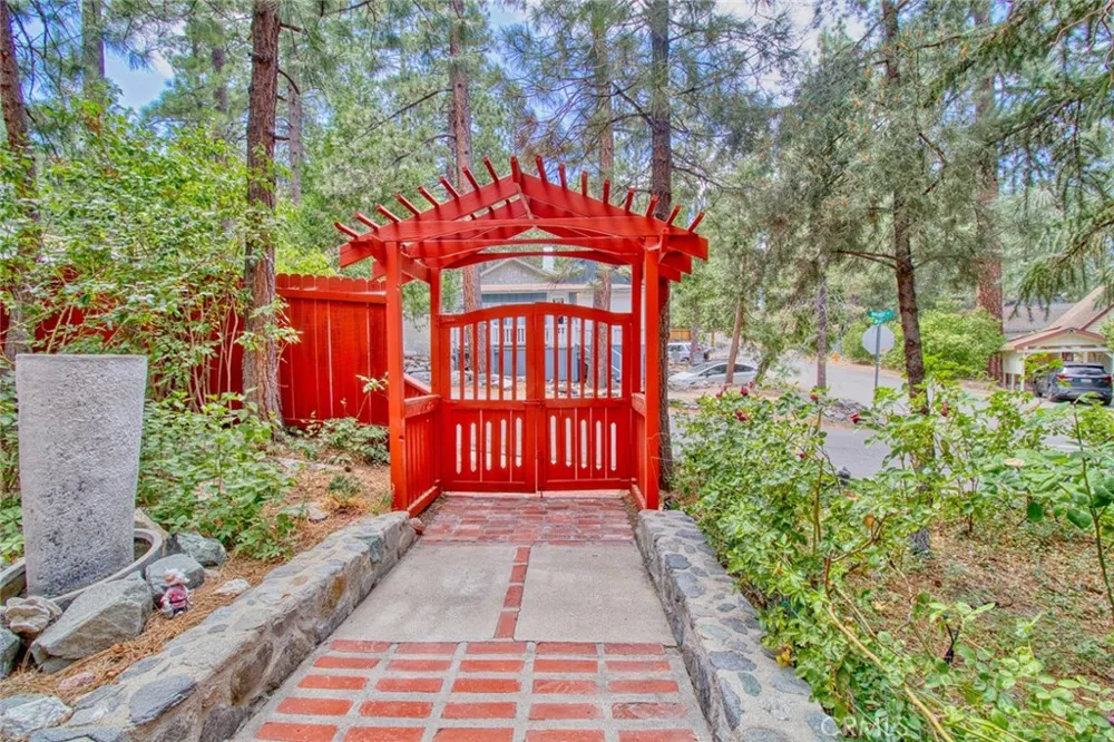 1513 Twin Lakes Wrightwood, CA 92397