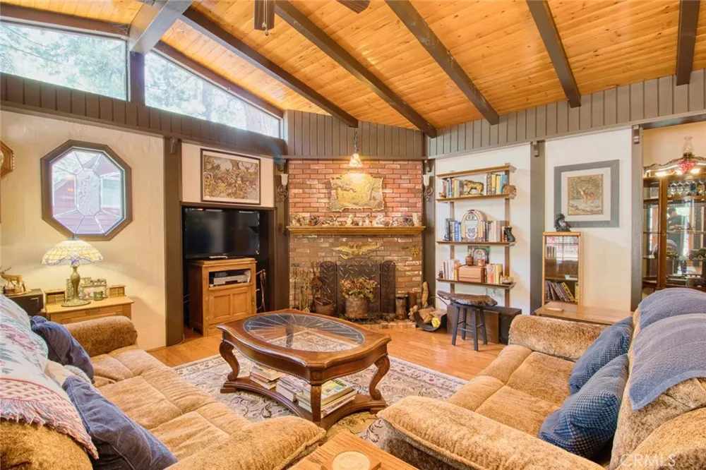 1513 Twin Lakes Wrightwood, CA 92397