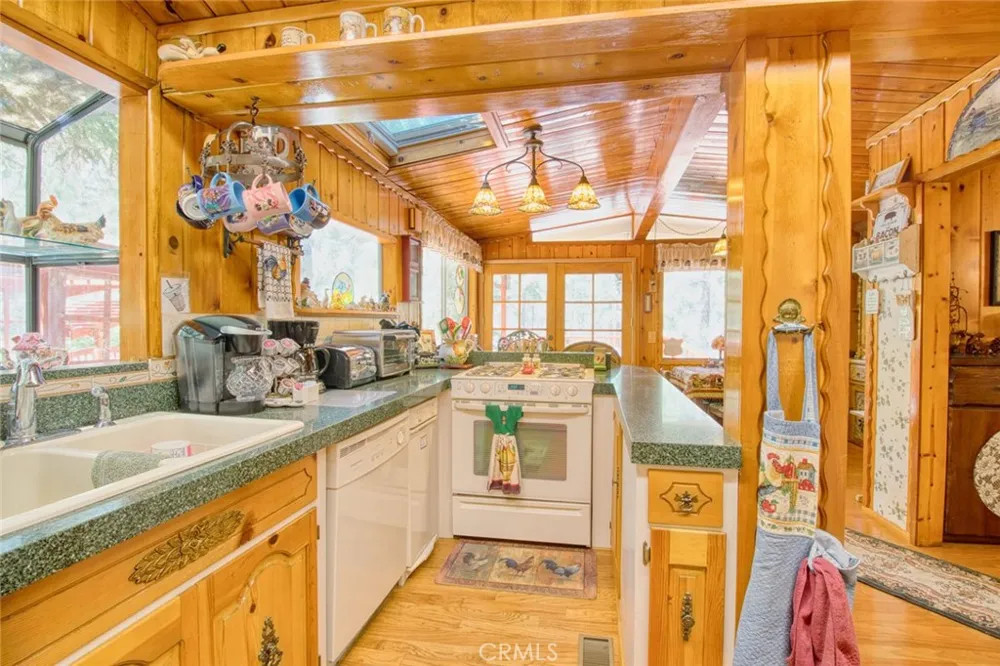 1513 Twin Lakes Wrightwood, CA 92397