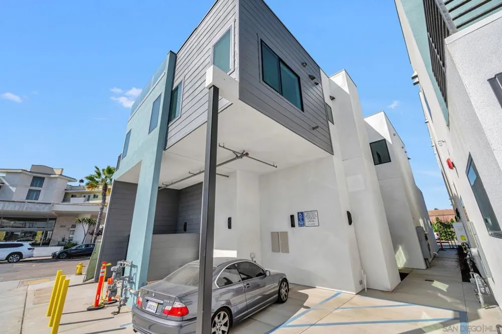 807 Seacoast Dr Imperial Beach, CA 91932
