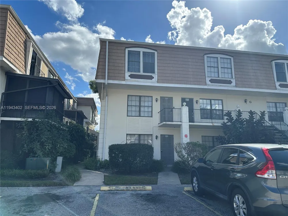 6060 Village Cir Orlando, FL 32822