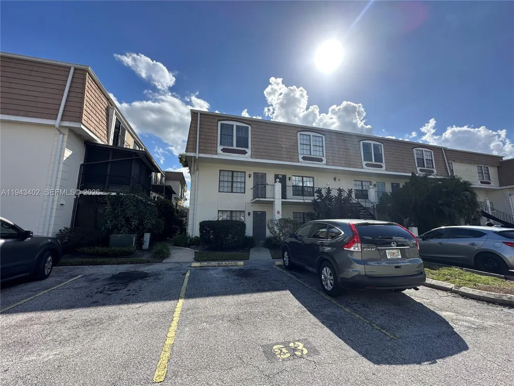 6060 Village Cir Orlando, FL 32822