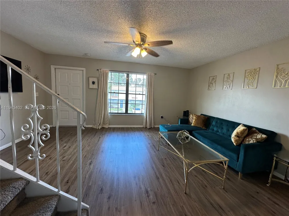 6060 Village Cir Orlando, FL 32822