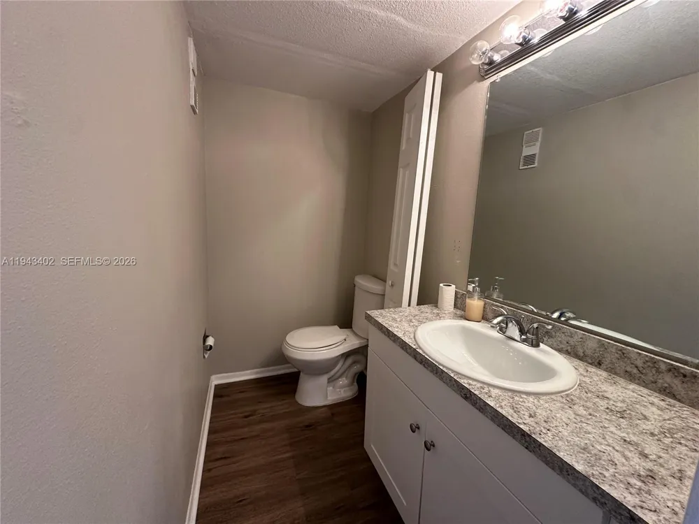 6060 Village Cir Orlando, FL 32822
