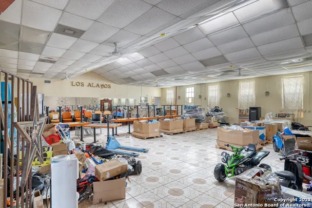 128 W Main St Uvalde, TX 78801