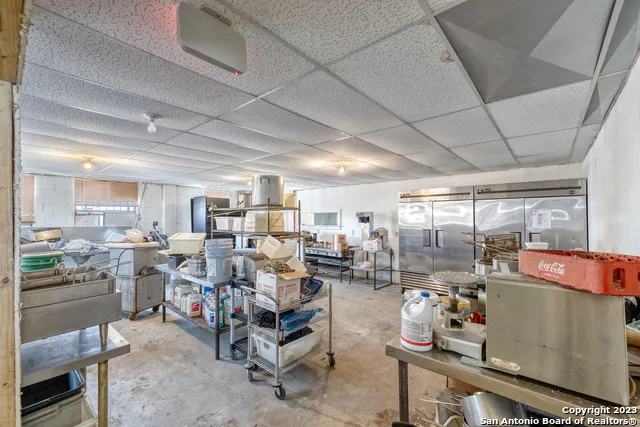 128 W Main St Uvalde, TX 78801