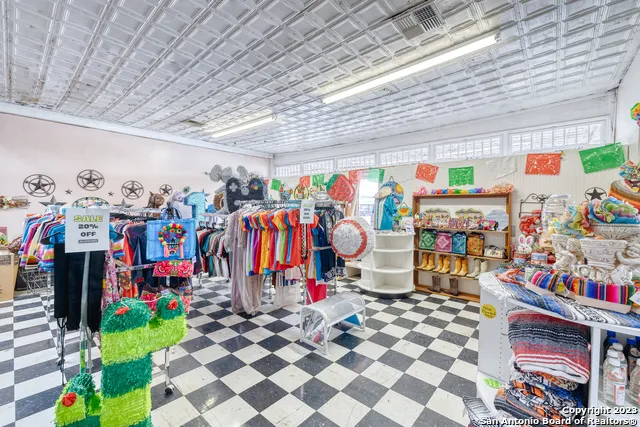 128 W Main St Uvalde, TX 78801