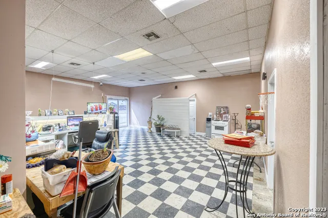 128 W Main St Uvalde, TX 78801