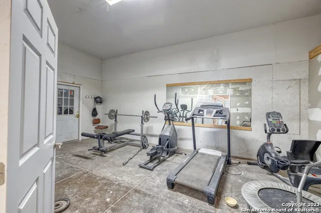 128 W Main St Uvalde, TX 78801