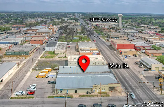 128 W Main St Uvalde, TX 78801