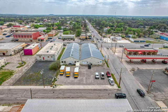 128 W Main St Uvalde, TX 78801