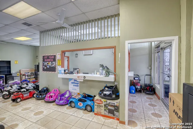 128 W Main St Uvalde, TX 78801