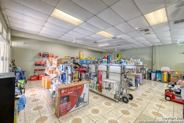 128 W Main St Uvalde, TX 78801