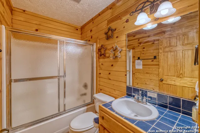 65 COMMANCHE CREEK RD Concan, TX 78838