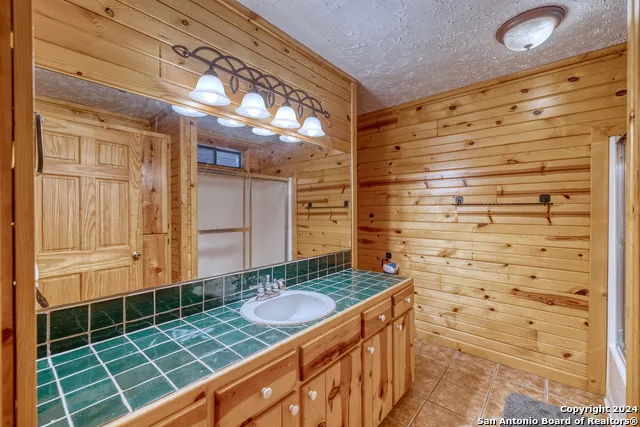 65 COMMANCHE CREEK RD Concan, TX 78838