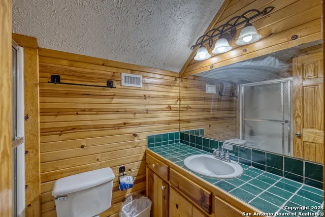 65 COMMANCHE CREEK RD Concan, TX 78838