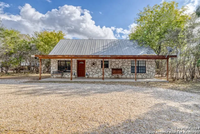 65 COMMANCHE CREEK RD Concan, TX 78838