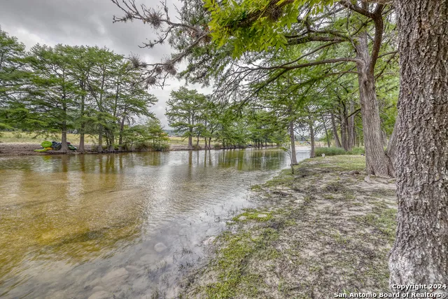 65 COMMANCHE CREEK RD Concan, TX 78838