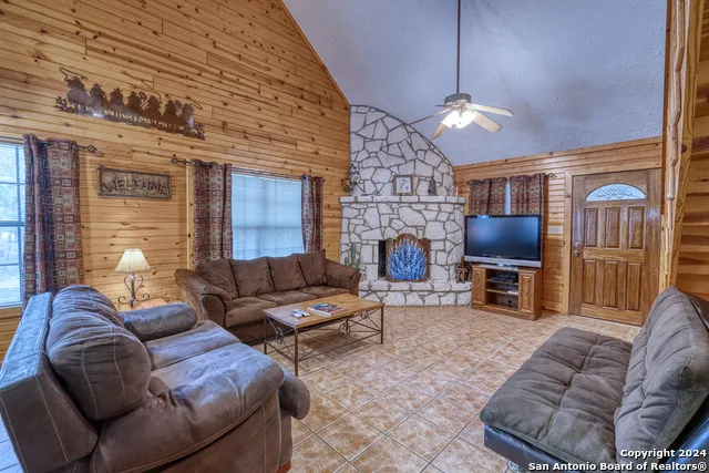 65 COMMANCHE CREEK RD Concan, TX 78838