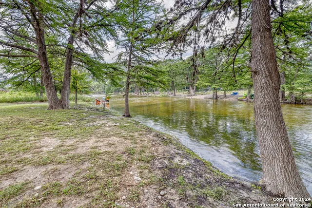 65 COMMANCHE CREEK RD Concan, TX 78838