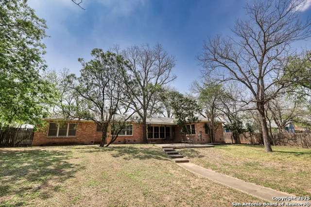 728 Getty St. Uvalde, TX 78801