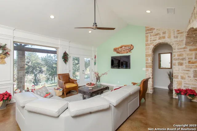 306 SD 37981 Barksdale, TX 78828