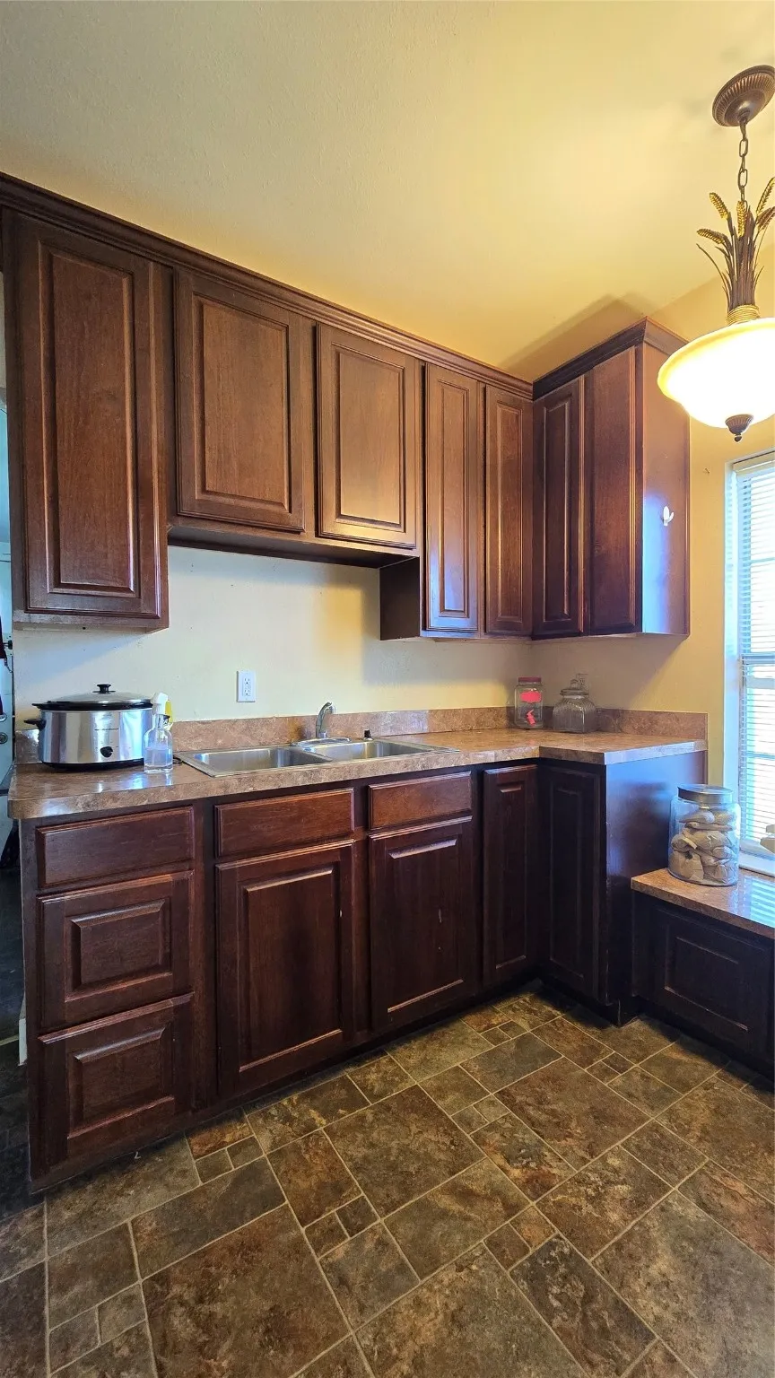 204 W Crossmain Milford, TX 76670