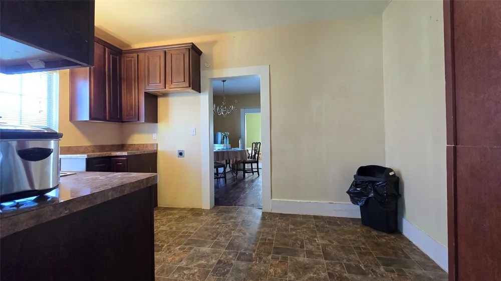 204 W Crossmain Milford, TX 76670