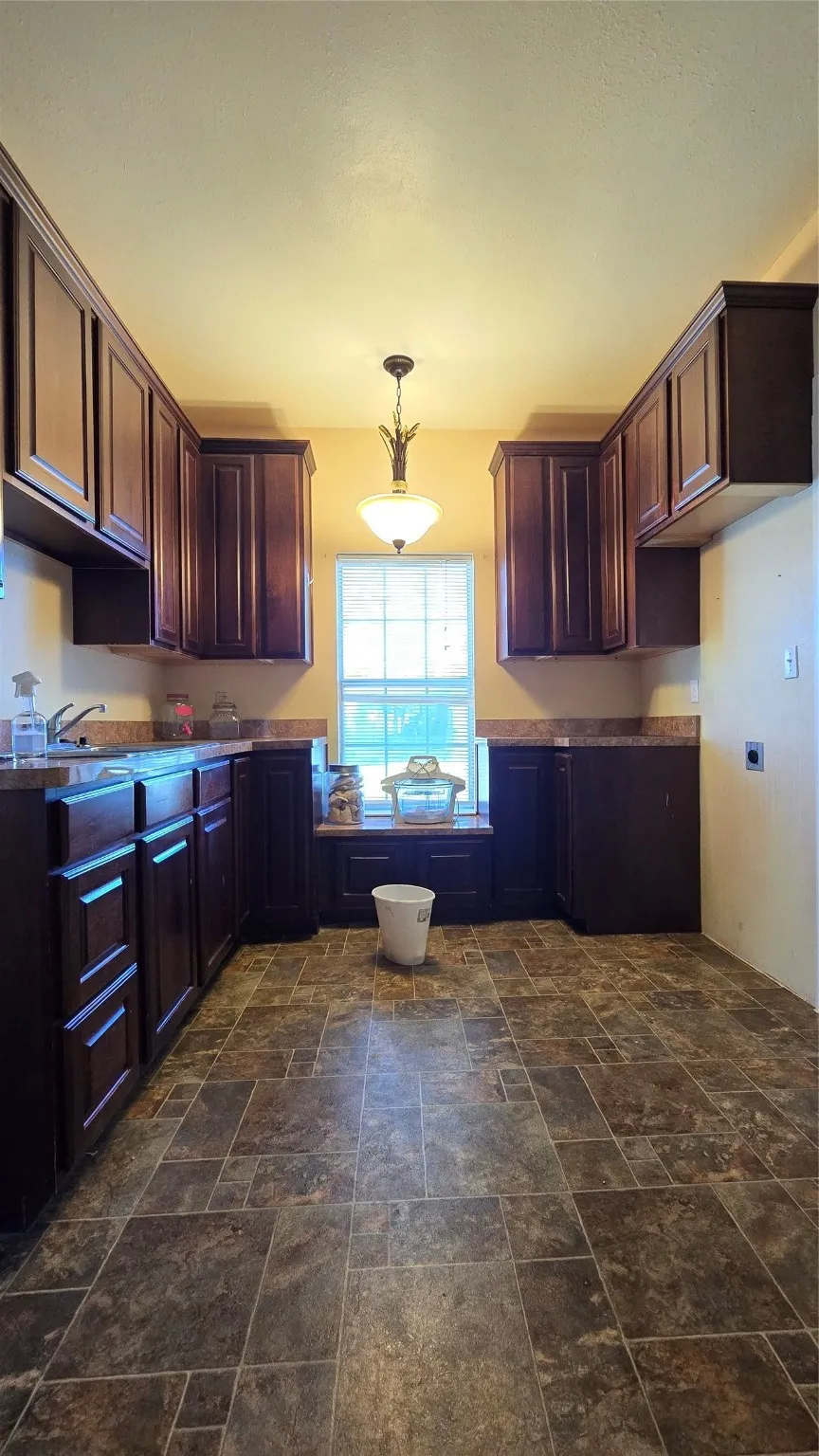 204 W Crossmain Milford, TX 76670
