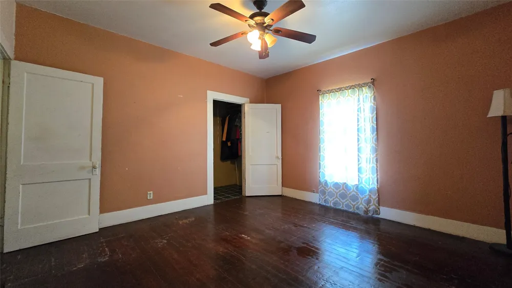 204 W Crossmain Milford, TX 76670
