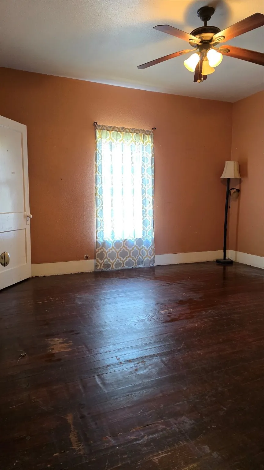 204 W Crossmain Milford, TX 76670