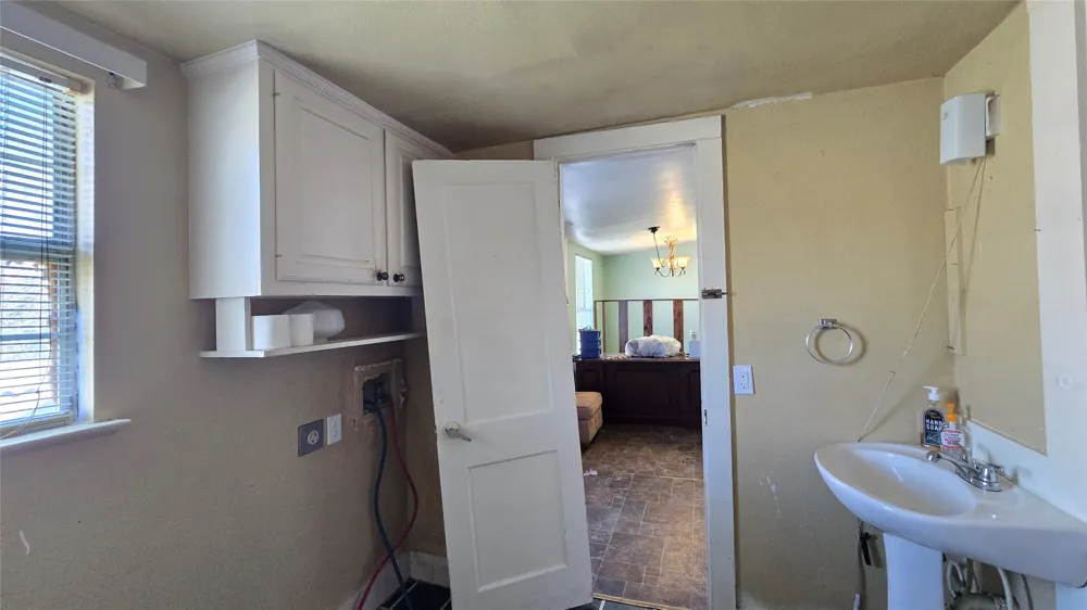 204 W Crossmain Milford, TX 76670