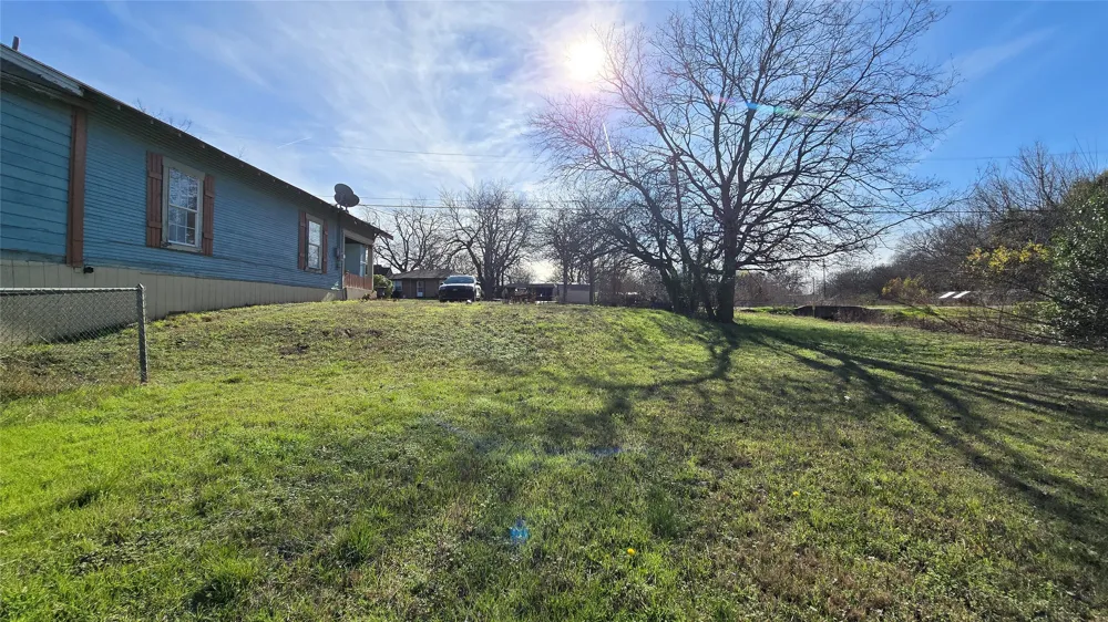 204 W Crossmain Milford, TX 76670