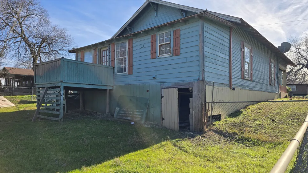 204 W Crossmain Milford, TX 76670