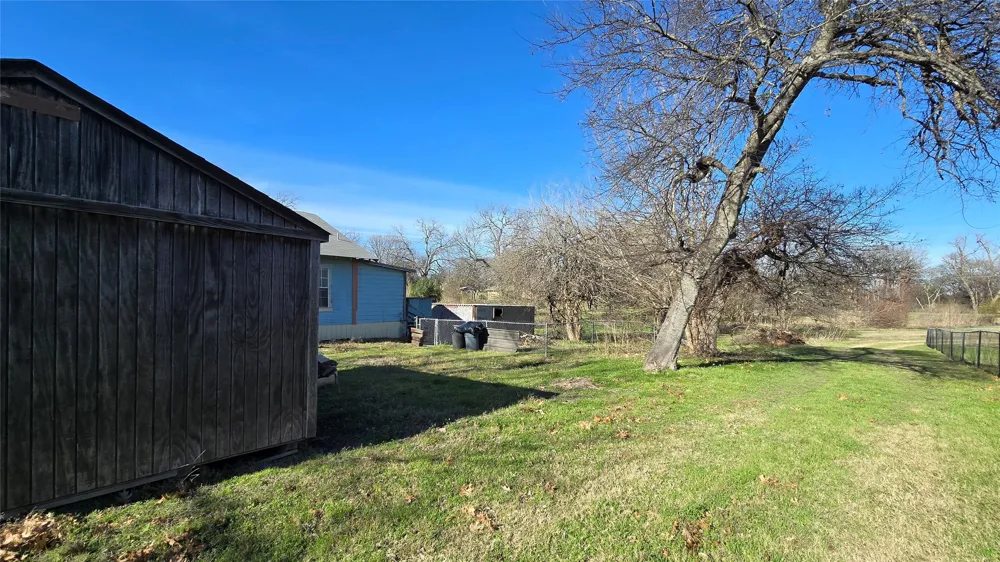 204 W Crossmain Milford, TX 76670