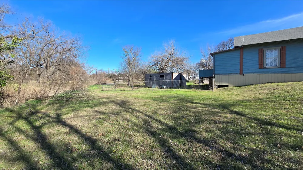 204 W Crossmain Milford, TX 76670