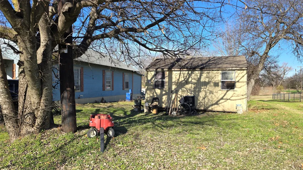 204 W Crossmain Milford, TX 76670